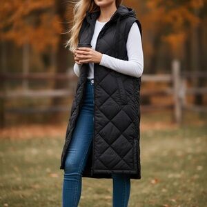 White Mark Women's Black Hooded Quilted Vest